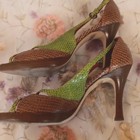 Isabella Fiore Women's Brown and Green Open-Toe Heels