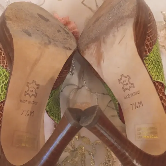 Isabella Fiore Women's Brown and Green Open-Toe Heels