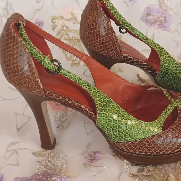 Isabella Fiore Women's Brown and Green Open-Toe Heels