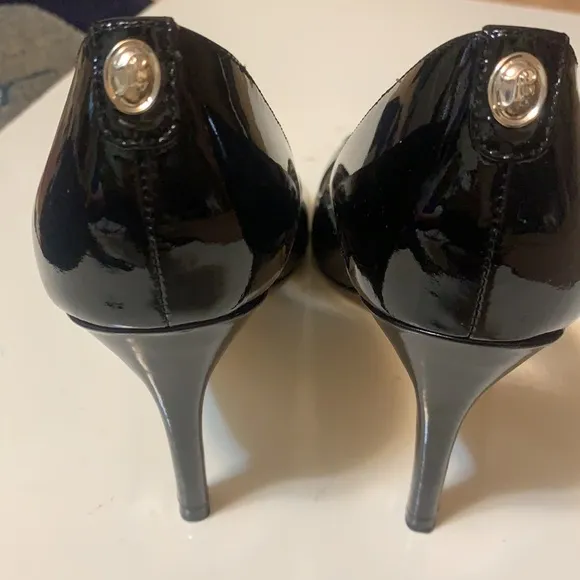 IVANKA TRUMP 5M PEEP TOE BLK  HEELS PATENT LEATHER