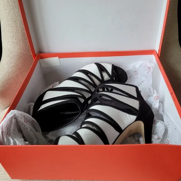 Ivanka Trump Shoes Derry Black &amp; White Leather Stiletto Heel Open Toe Si…
