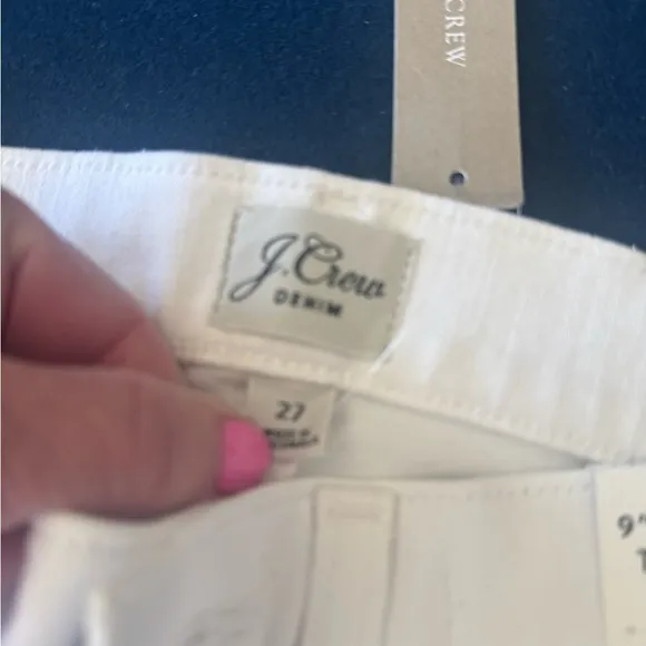 J. CREW toothpick 9 in rise white jeans w/ “perfecting pockets“ some stretch!🤍