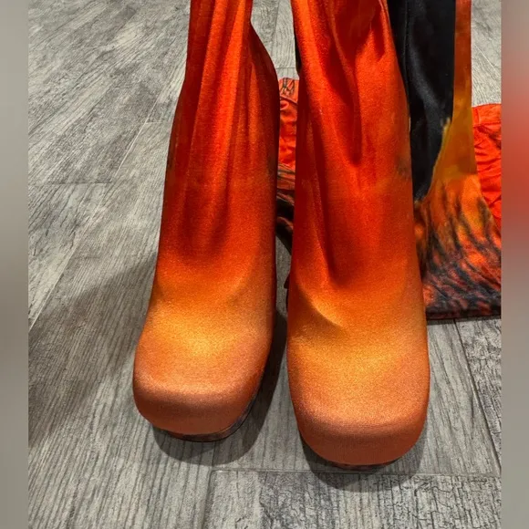 Jeffrey Campbell pantalones platform boots in orange sunset