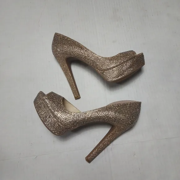 Jessica Simpson Gold High Heel Shoes Size 10M NWNT