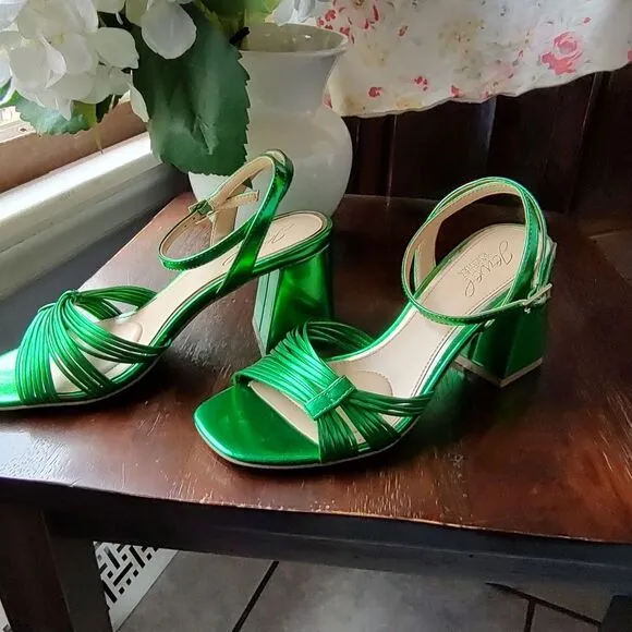 Jewel By Badgley Mischka Metallic Emerald Green Strappy Sandals.  Size 6