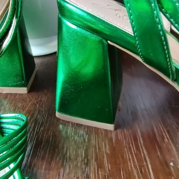 Jewel By Badgley Mischka Metallic Emerald Green Strappy Sandals.  Size 6
