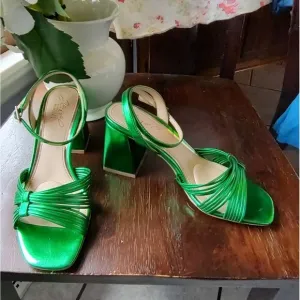 Jewel By Badgley Mischka Metallic Emerald Green Strappy Sandals.  Size 6