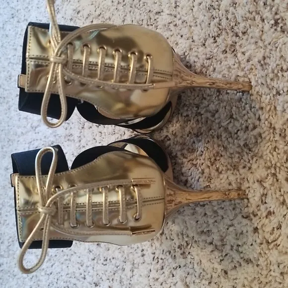 Jimmy Choo Elegant Black and Gold Women's Heels,size 38
