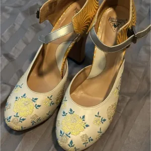 John Fluevog Women's Cream Floral Heels