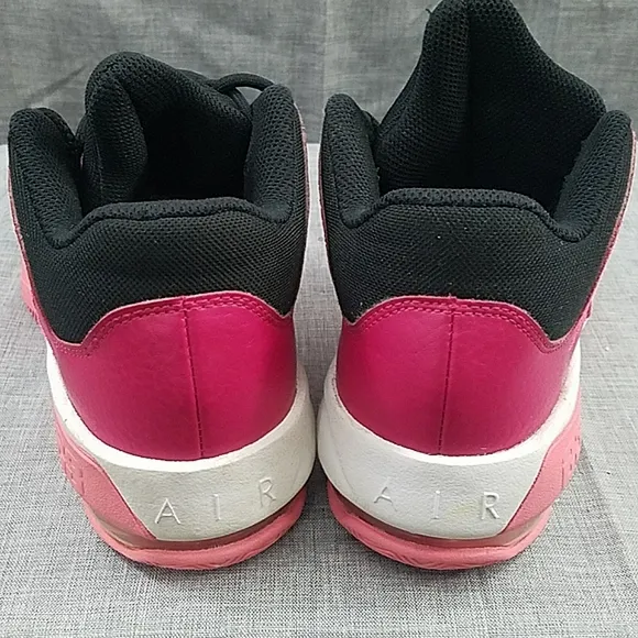 Jordan Max aura 3 dc 1999-062 girls black pink basketball shoes size 5.5Y