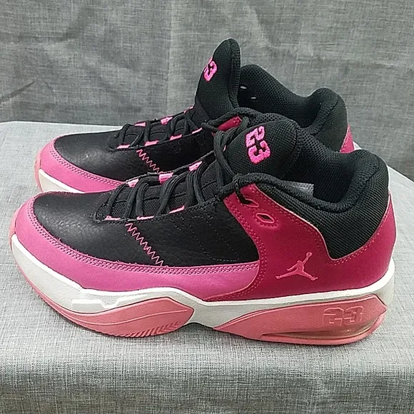 Jordan Max aura 3 dc 1999-062 girls black pink basketball shoes size 5.5Y