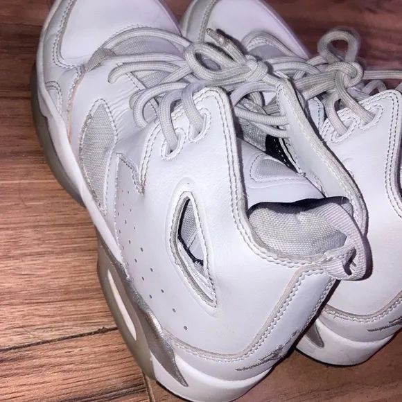 Jordan’s 5 retro All white Silver basketball 4Y sneakers shoes