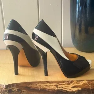 JUST IN Black White Stripe 5” Heel Shoes BCBG Platform Open Peep Toe Women 7.5