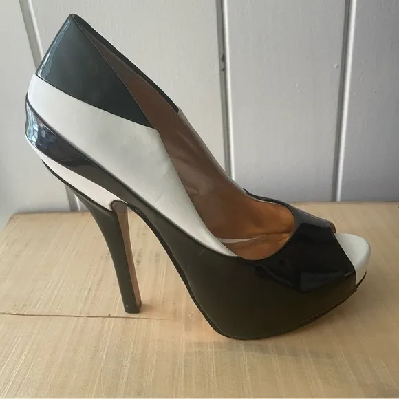 JUST IN Black White Stripe 5” Heel Shoes BCBG Platform Open Peep Toe Women 7.5