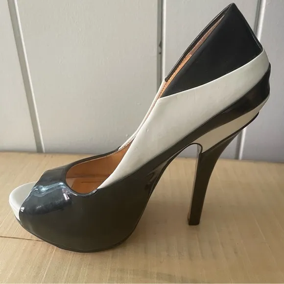 JUST IN Black White Stripe 5” Heel Shoes BCBG Platform Open Peep Toe Women 7.5