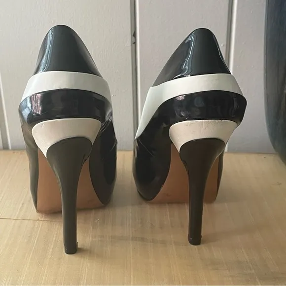 JUST IN Black White Stripe 5” Heel Shoes BCBG Platform Open Peep Toe Women 7.5