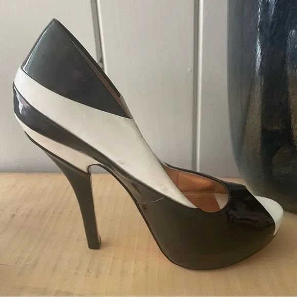 JUST IN Black White Stripe 5” Heel Shoes BCBG Platform Open Peep Toe Women 7.5