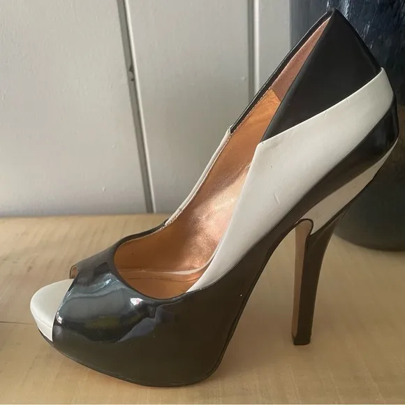 JUST IN Black White Stripe 5” Heel Shoes BCBG Platform Open Peep Toe Women 7.5