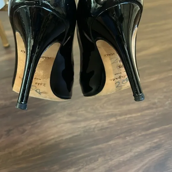 Kate spade black patent leather crisscross open toe heel pumps shoes