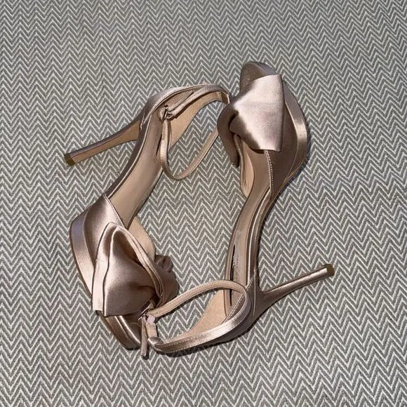 Kate Spade Woman’s Bridal Bow Strappy Heel Sandals Size 6.5