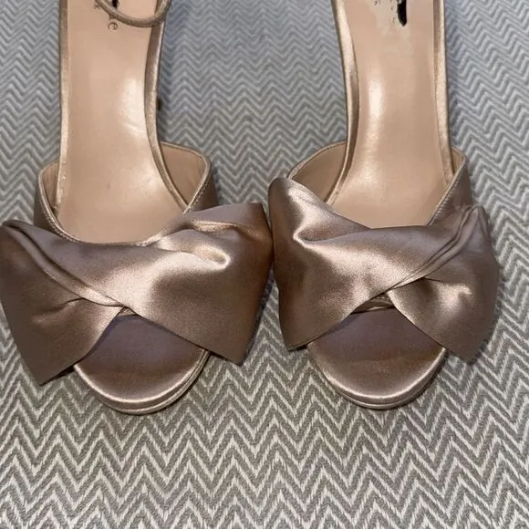 Kate Spade Woman’s Bridal Bow Strappy Heel Sandals Size 6.5