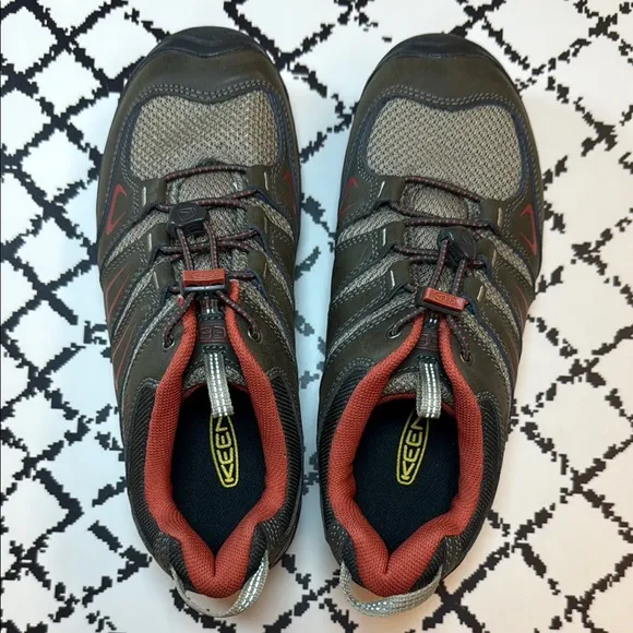 KEEN Trail Hiking Shoes - US Size 6 (Big Boy) - EUC