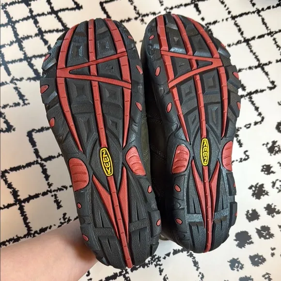 KEEN Trail Hiking Shoes - US Size 6 (Big Boy) - EUC