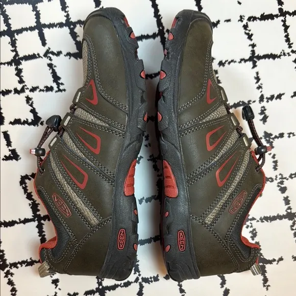 KEEN Trail Hiking Shoes - US Size 6 (Big Boy) - EUC