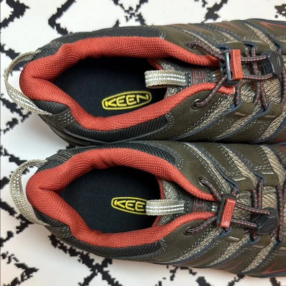 KEEN Trail Hiking Shoes - US Size 6 (Big Boy) - EUC