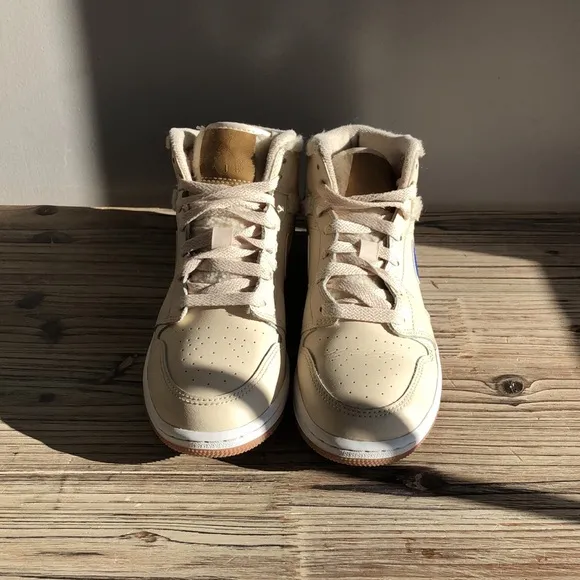 Kids Jordan’s 4.5Y they are beige with all check marks different colors.