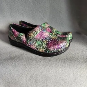 Klogs Shoes Women's 10.5 Multicolor Closed Clog Imperial Dandelion Print Patent