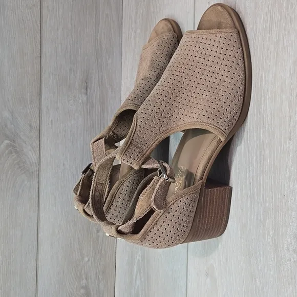 Koolaburra by Ugg Australia Women Ashlyn Leather Open Toe Heels Sandals shoes 9