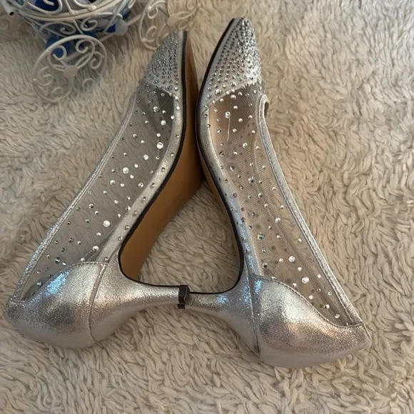Lady Couture Silk Silver Embellished Kitten Heels size 39