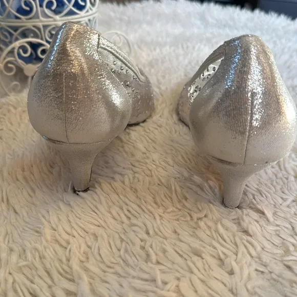 Lady Couture Silk Silver Embellished Kitten Heels size 39