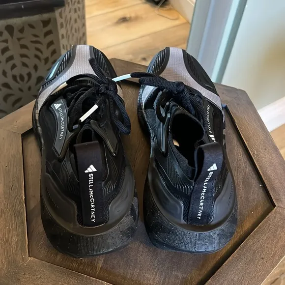 Like new, Stella McCartney w/ Adidas, Women’s Ultraboost 23 Black Silver Sz 6