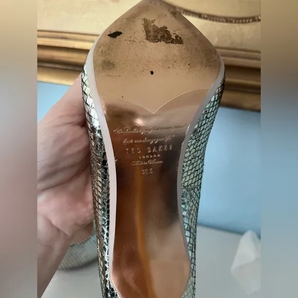 Like New Ted Baker Elegant Gold metallic Leather Heels with large rhinestones.