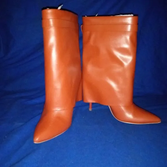 LILIANA SHOES SKIRTING  OVER  THE IDEA HEEL BOOT – Brown ( BRAND  NEW !!! )