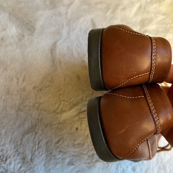 L.L. Bean Handsewn men’s leather moccasins  Boucher moc in oakwood