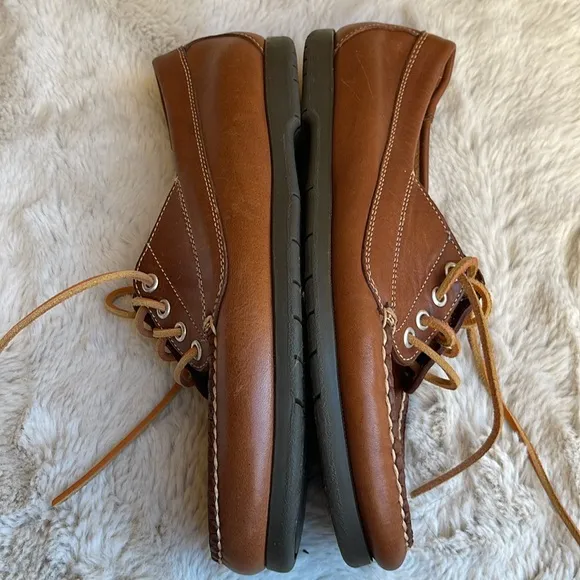 L.L. Bean Handsewn men’s leather moccasins  Boucher moc in oakwood