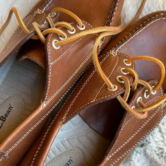 L.L. Bean Handsewn men’s leather moccasins  Boucher moc in oakwood