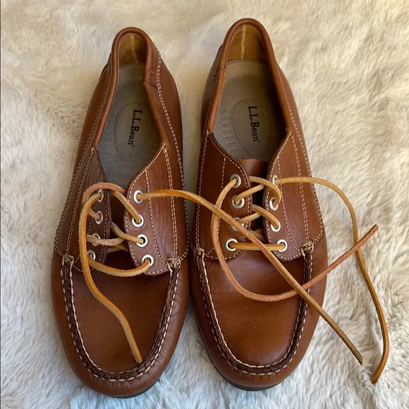 L.L. Bean Handsewn men’s leather moccasins  Boucher moc in oakwood