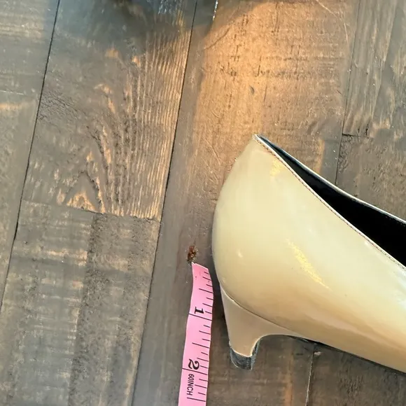 Louis Vuitton nude patent leather pointed toe heels size 37.5