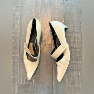 Louis Vuitton nude patent leather pointed toe heels size 37.5