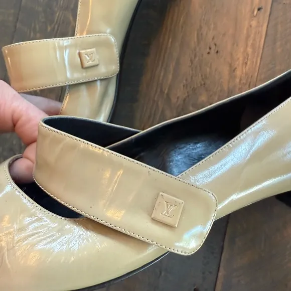 Louis Vuitton nude patent leather pointed toe heels size 37.5