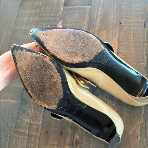 Louis Vuitton nude patent leather pointed toe heels size 37.5