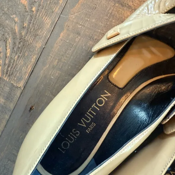 Louis Vuitton nude patent leather pointed toe heels size 37.5