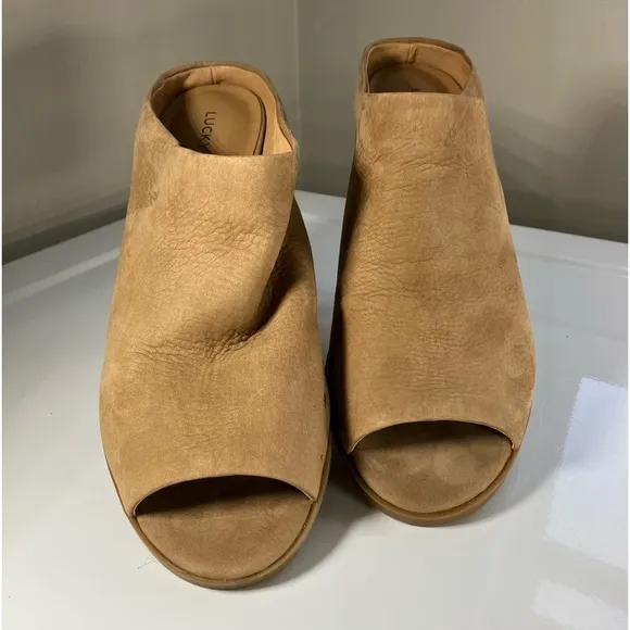 Lucky Brand Mules Size 8.5 Soft Leather Stacked Heel Open Toe *New Small Flaw*