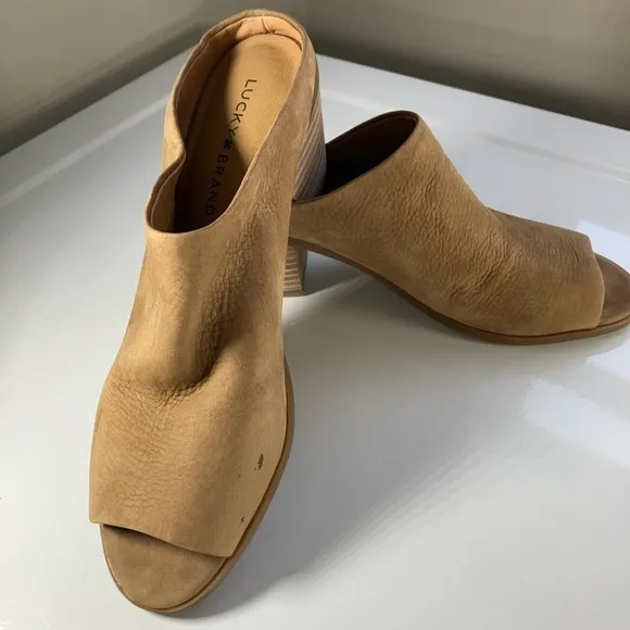 Lucky Brand Mules Size 8.5 Soft Leather Stacked Heel Open Toe *New Small Flaw*