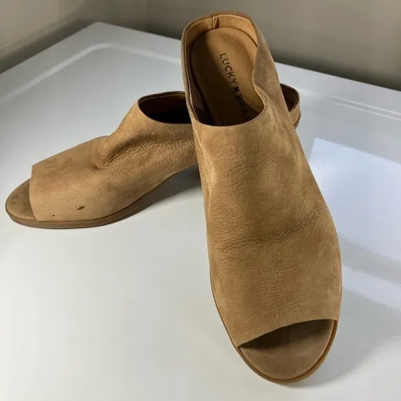 Lucky Brand Mules Size 8.5 Soft Leather Stacked Heel Open Toe *New Small Flaw*