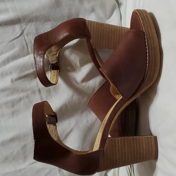 Lucky brand nylda peep toe stacked heel brown leather sandal shoes